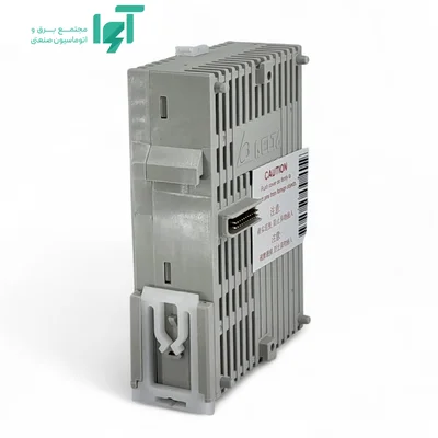 نمای جانبی و پشت ماژول ترموکوپل DVP04TC-S دلتا با شیارهای بدنه و رابط سفید باس